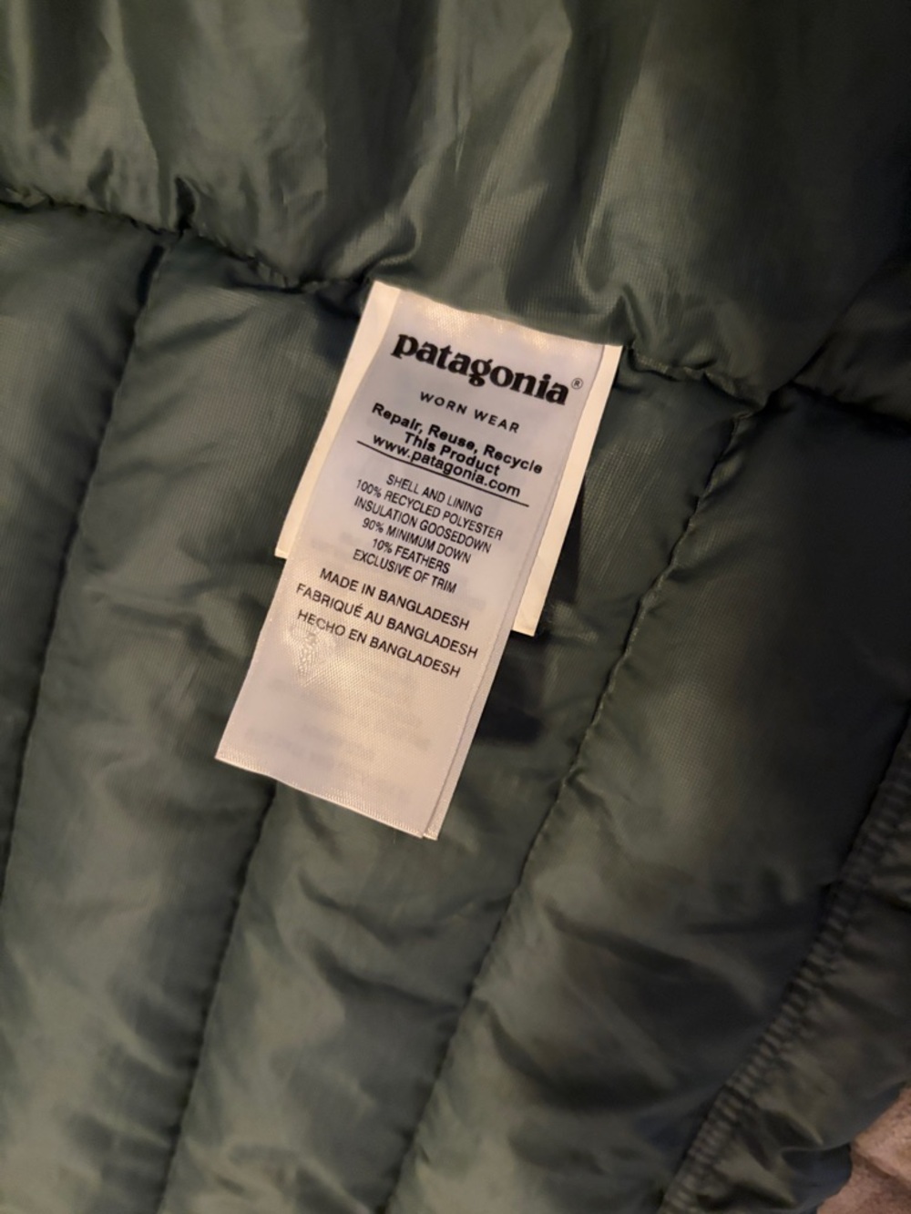 Patagonia Women's Puffer Jacket in Sage Green - Picture 5 of 13